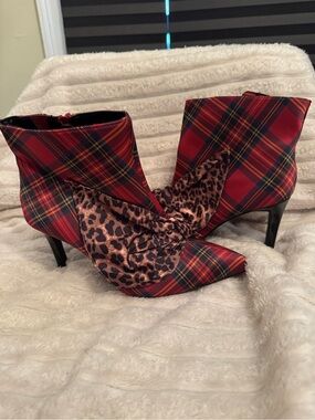 Torrid X Betsey Johnson Plaid Red Pointed-Toe Ankle Boots with Leopard Bow 9.5w